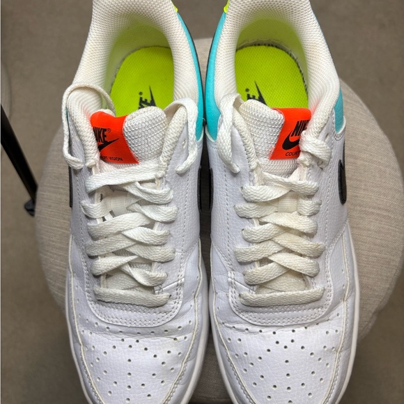 Nike Court Vision Low Women’s Sneakers Size 9 - Picture 2 of 6